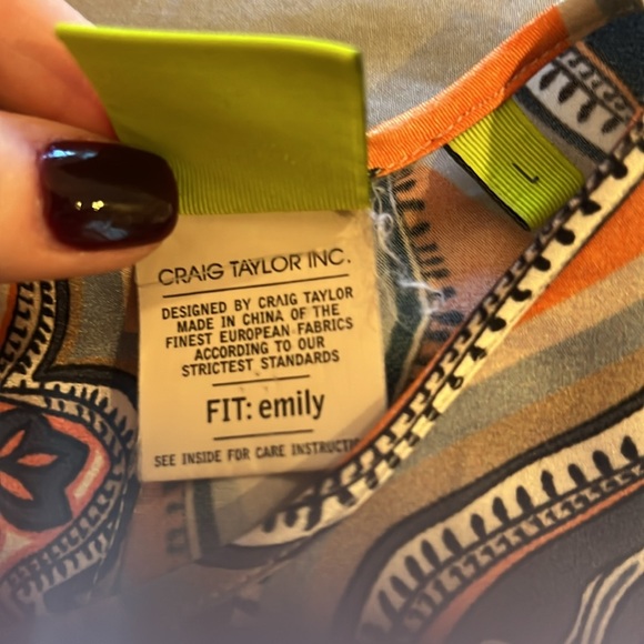 Craig Taylor 💯silk blouse. Gorgeous print in silver, blue, white. Keyhole neck - Picture 6 of 13